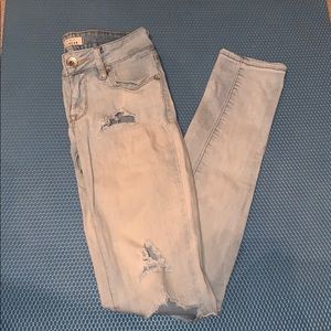 Distressed Bullhead denim lightwash jeans